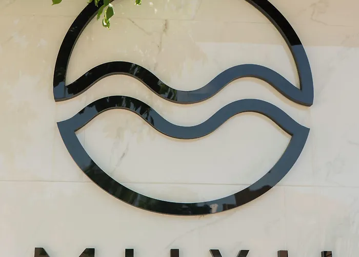 Muyu Hotel 2*